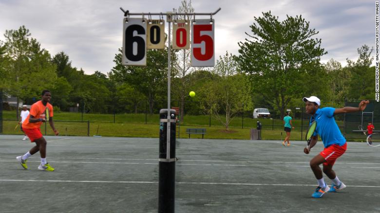 拉近彼此的 拉近彼此的