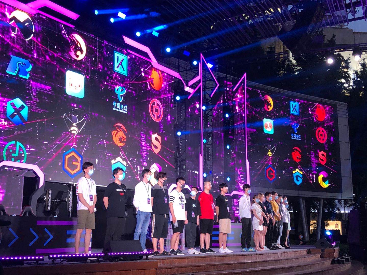 球迷之间的 球迷之间的